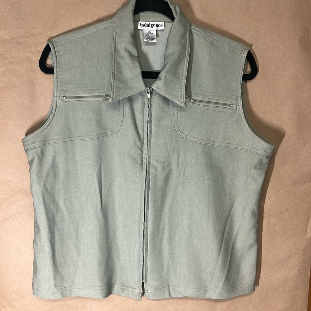 Size L vintage Indulgence zip vest